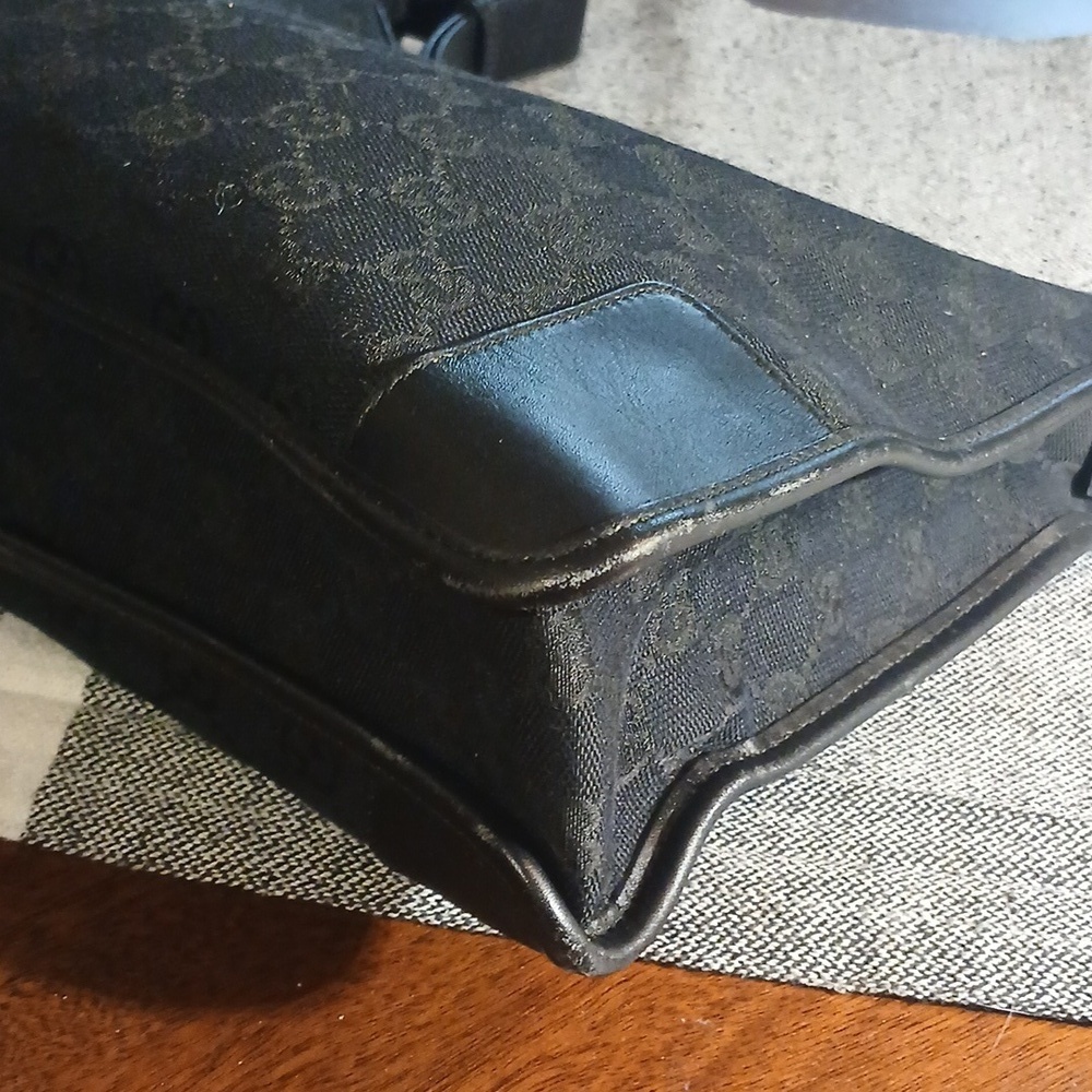 Authentic Gucci Black Hand Bag - Picture 7 of 16